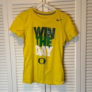 Oregon Ducks Nike Yellow Tee with Green and White Graphic women’s M win the day